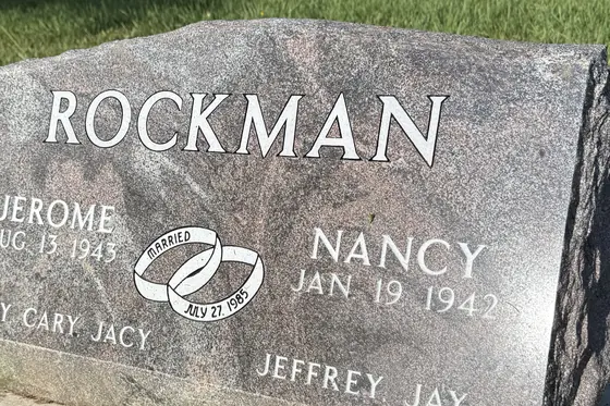 Paradisio granite on a slant marker with a carved wedding-ring emblem